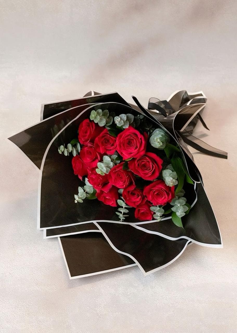 Ramo Bouquet coreano rosas rojas y eucalipto
